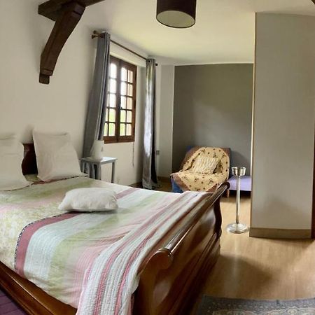 Manoir Melphil Bed and Breakfast Saint-Étienne-la-Thillaye Exteriör bild