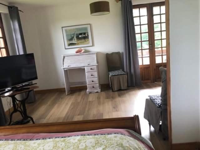 Manoir Melphil Bed and Breakfast Saint-Étienne-la-Thillaye Exteriör bild