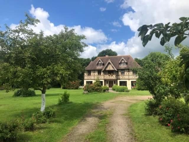 Manoir Melphil Bed and Breakfast Saint-Étienne-la-Thillaye Exteriör bild